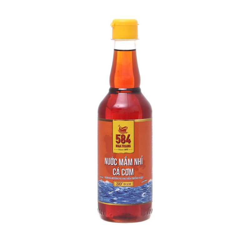 Nước mắm nhĩ cá cơm 584 Nha Trang 30 độ đạm chai 500ml date mới