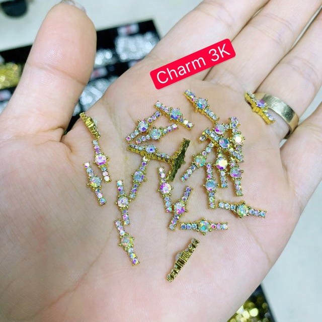 Charm trang trí móng tay đẹp