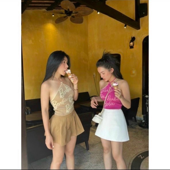 Áo yếm bozip buộc cổ in chữ barbie