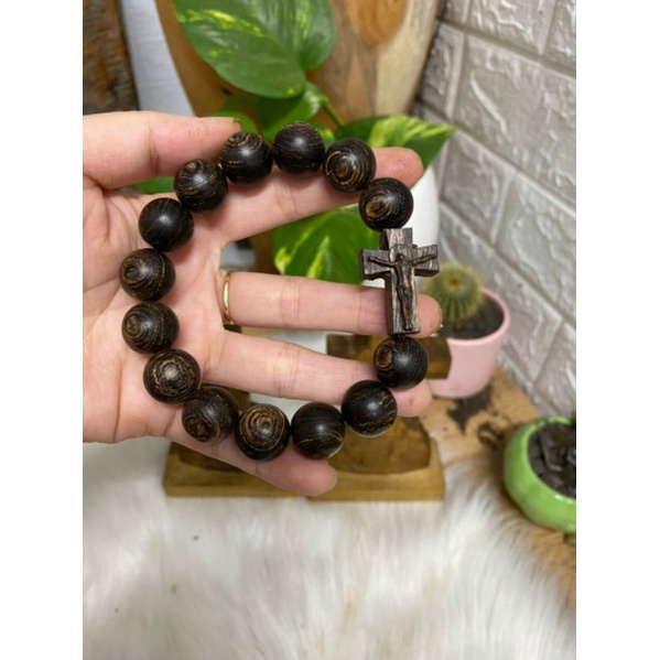 Vòng Đeo Tay Trầm Sánh Chìm Mix Thánh Giá
