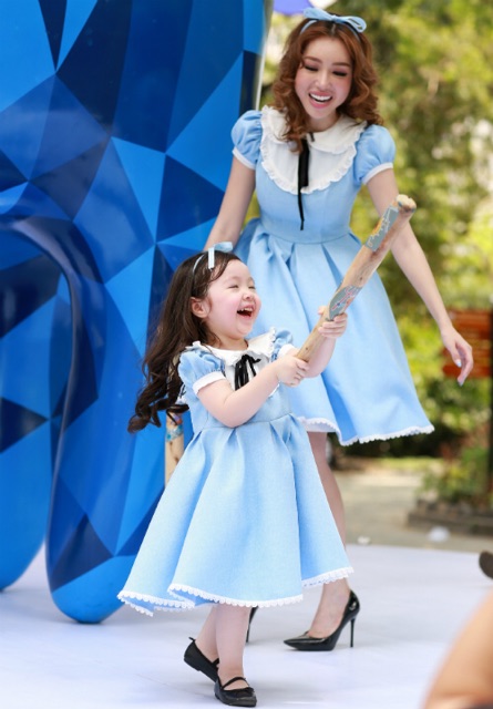 Đồ đôi mẹ bé, Đồ cặp, váy áo đồi mẹ và bé gái - có hình thật - Váy 3 lớp Vải Kate Lụa cao cấp