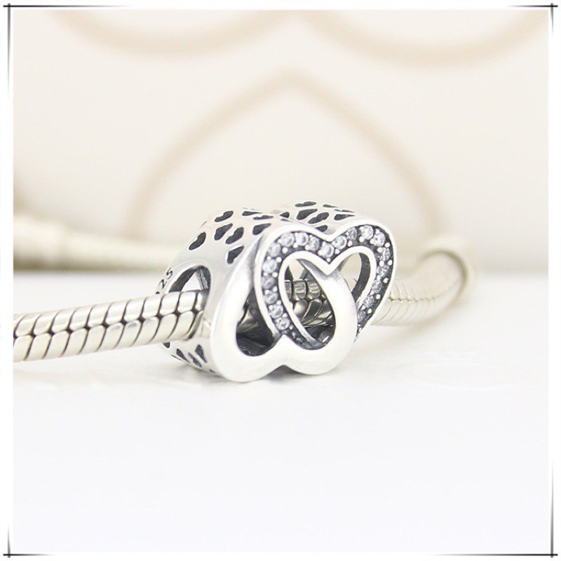 charm pan xỏ ngang 2 trái tim đính đá bạc s925