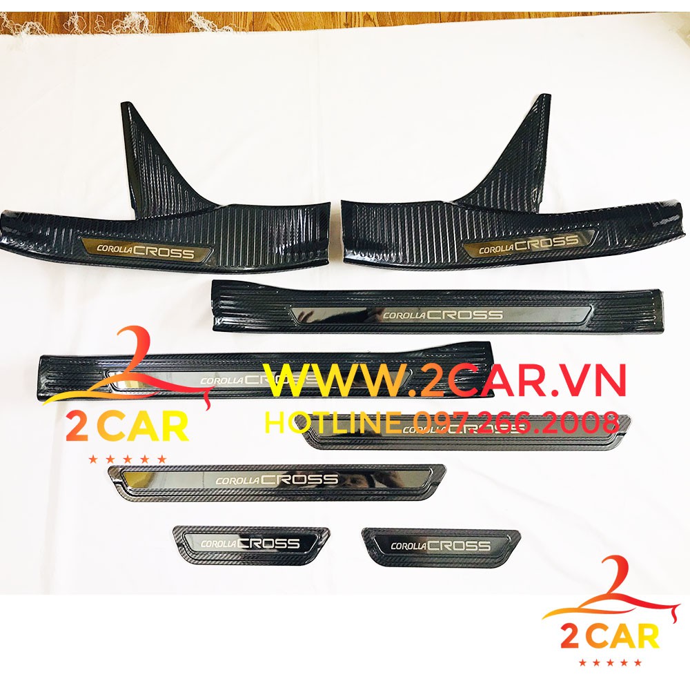 Ốp bậc cửa, Nẹp bước chân cacbon xe Toyota CROSS 2020- 2021 chất liệu carbon cao cấp