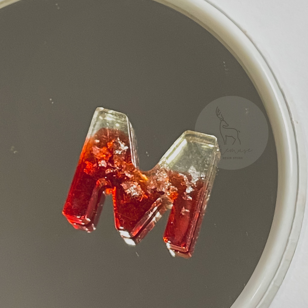 Charm Tiny chữ cái nhỏ chất liệu resin handmade gắn kèm móc khóa, bỏ hộp bút, decor tủ kính và hồ cá mang lại may mắn