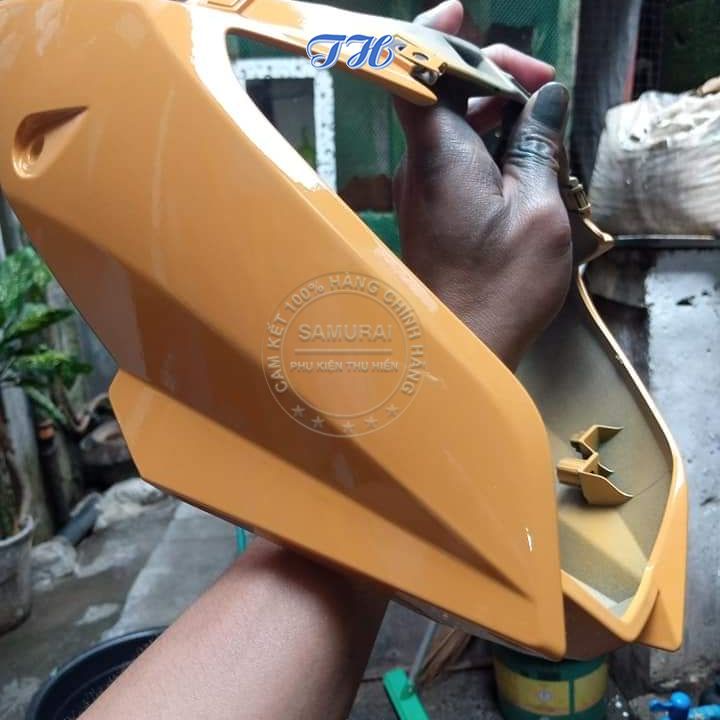 Combo 4 chai sơn samurai 149 Màu vàng Taxi gồm: uch210 - 2/102 - 149 - k1k - giấy nhám p800