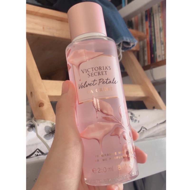 Xịt thơm toàn thân bodymist Victoria's Secret Velvet Petals Lacreme