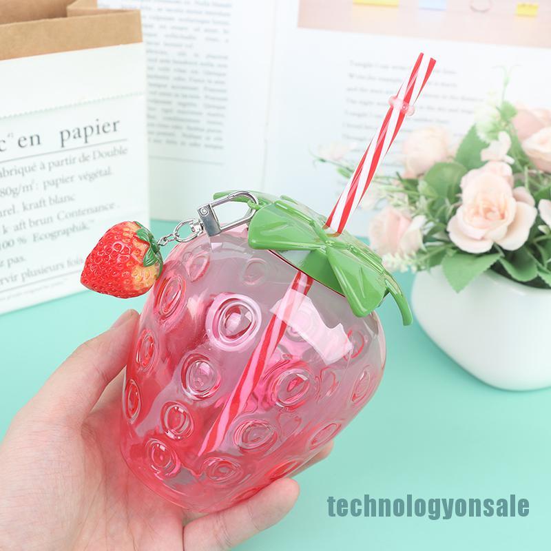 Bình Nước Nhựa In Hình Quả Dâu Dễ Thương