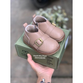Boot bé gái