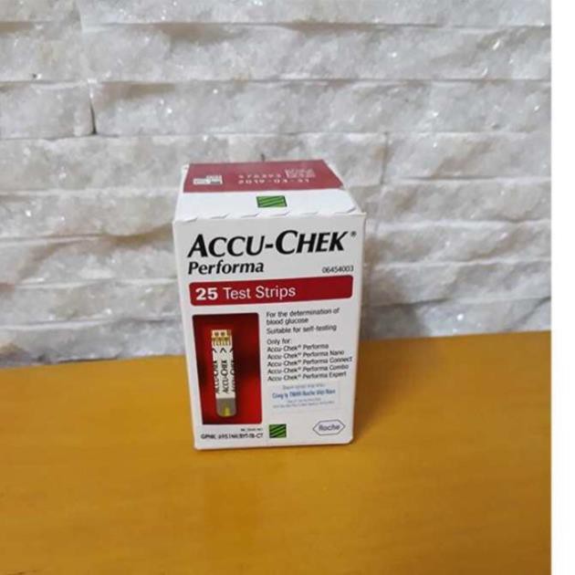 Que thử đường huyết Accu Chek performa 25-50 que.