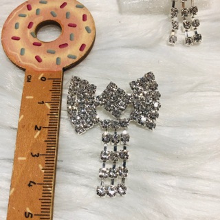 Cài áo nơ đính đá. kt 3 x 5cm