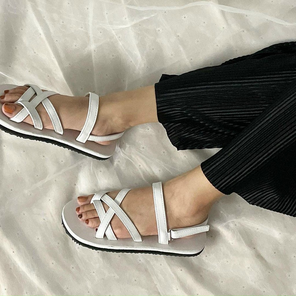 Giày sandal đi học nữ nam, SANDALTHOITRANG Sandal nữ đi học, đi chơi A21 Trắng/Đen full size 30-44