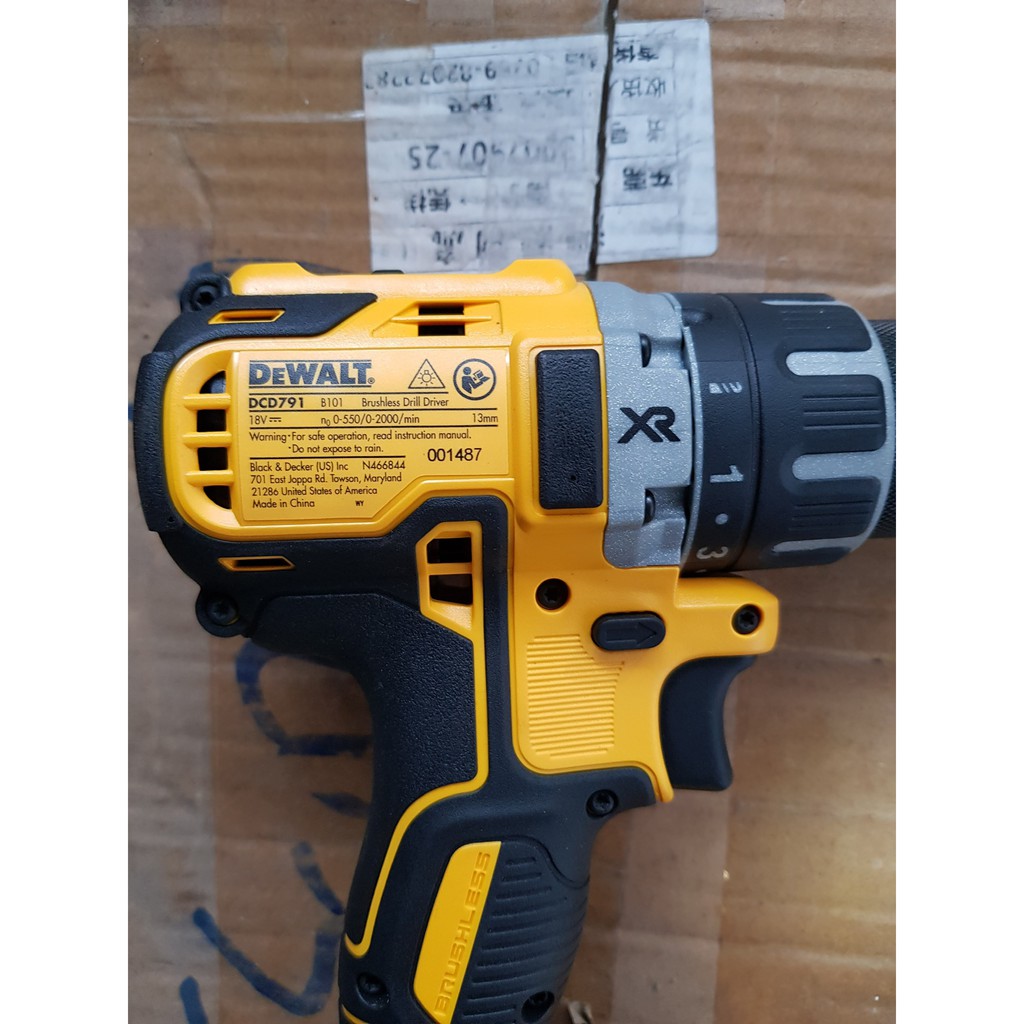 DMHB khoan Dewatl DCD791