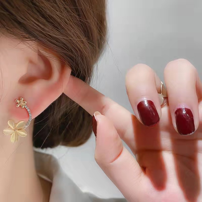 Khuyên tai nữ Hàn Quốc chất liệu S925 hình cánh hoa mặt đá