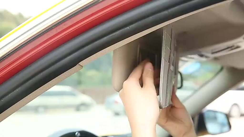 Ví Kẹp Tấm Chắn Nắng Ô Tô