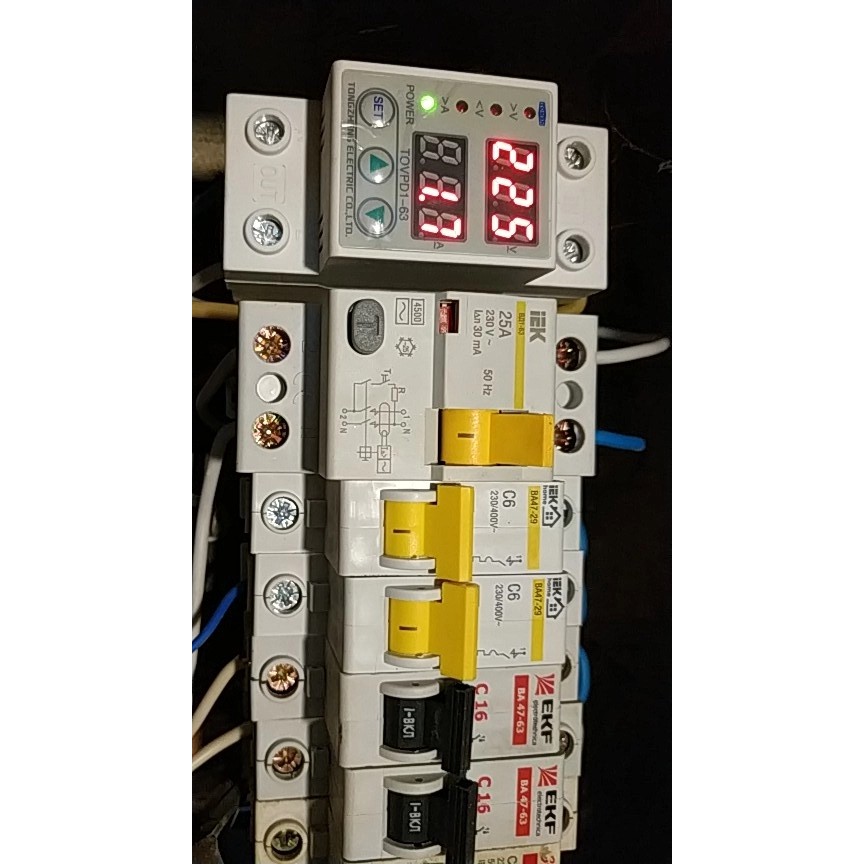 Thiết bị bảo vệ dòng, áp điện dân dụng ( Hiển thị điện áp và dòng 63A )