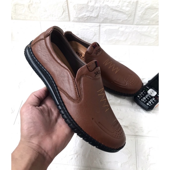 Giày lười nam mẫu mới..chất liệu da bò..đế cao su non cao cấp..mã LC04..màu vàng bò..sang trọng lịch lãm
