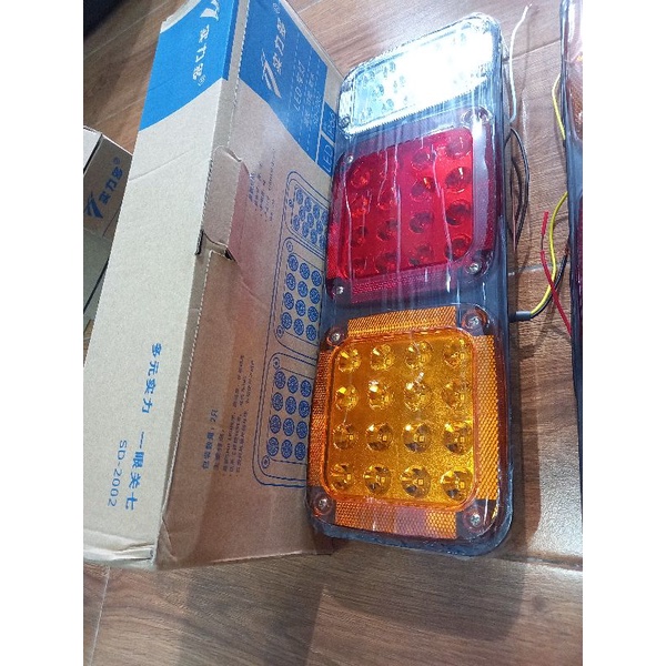 Đèn hậu xe tải