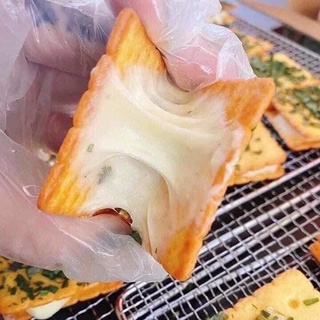 Bánh quy hành kẹp phomai