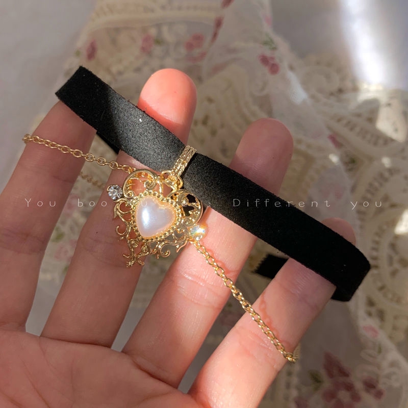 Vòng Cổ Choker Dây Nhung Nhiều Lớp Mặt Hình Trái Tim Đính Ngọc Trai Cá Tính