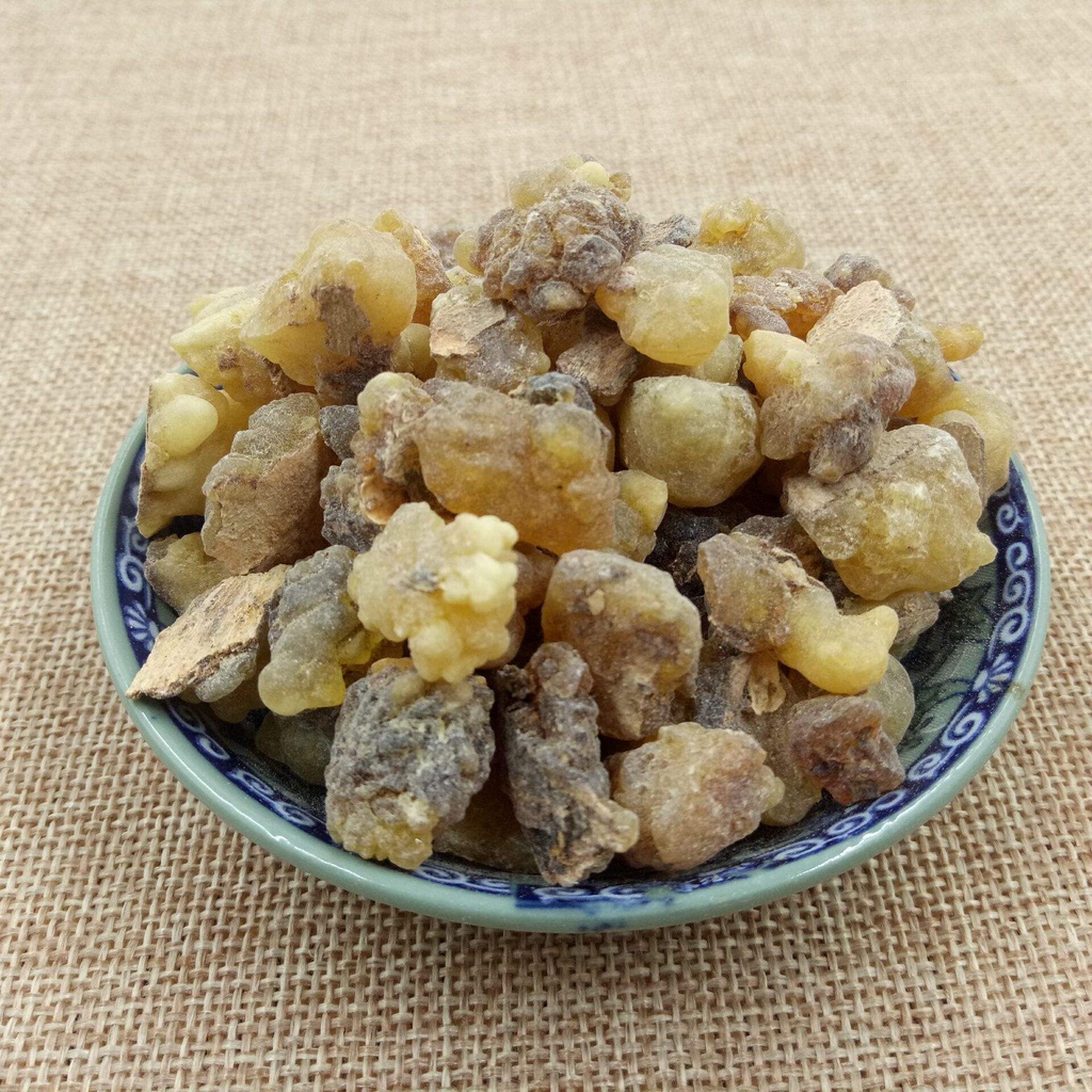 Nhũ Hương nguyên chất 100 gram.