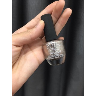 Sơn móng tay đủ màu
