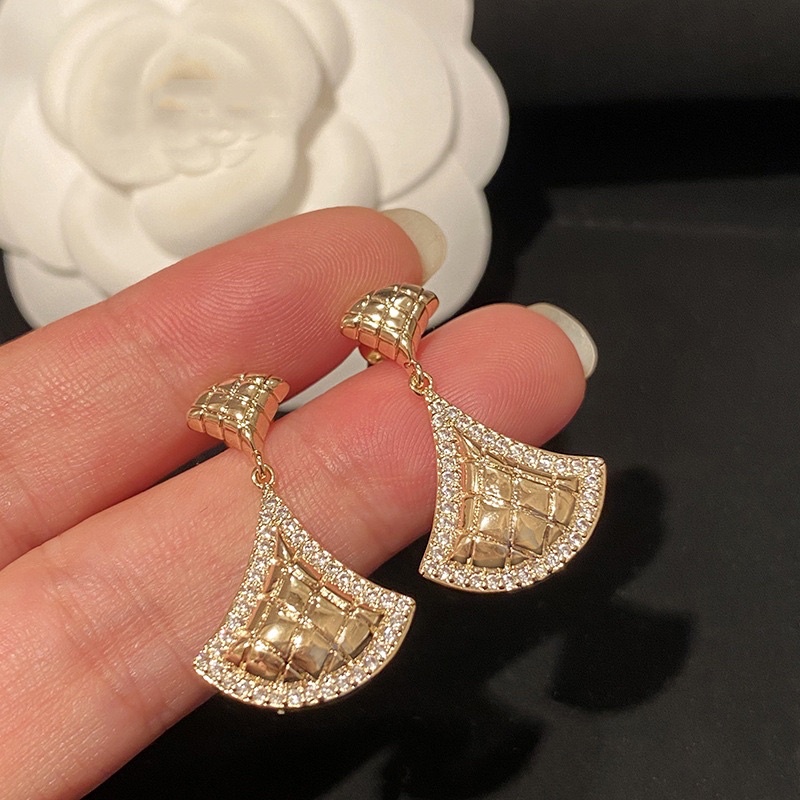 bông tai thả dáng tiểu thư, khuyên tai phong cách hàn quốc