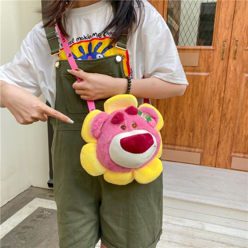 Túi đeo chéo hình Gấu dâu bông hoa đáng yêu