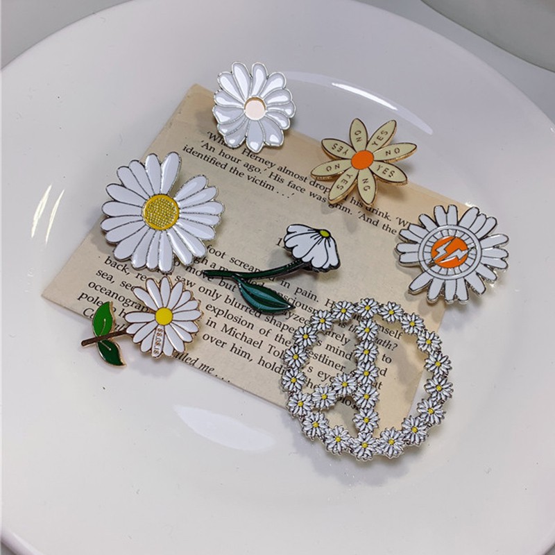 Ghim Cài Áo Hình Hoa Cúc Xinh Xắn Dành Cho Nữ