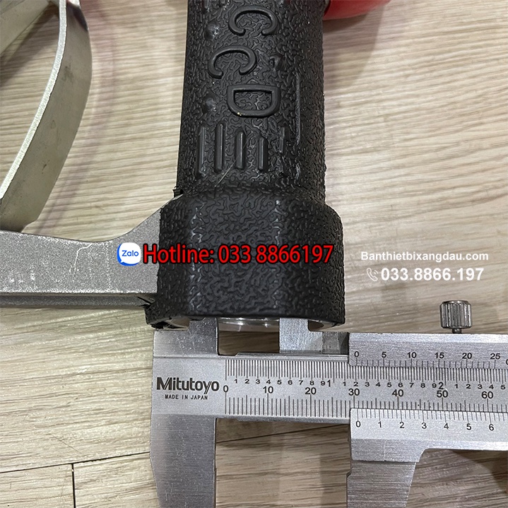Cò bơm hóa chất, xăng dầu có đồng hồ đo lưu lượng