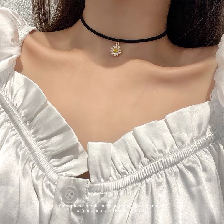 Vòng cổ Choker Ngắn Mặt Hoa Cúc Màu Đen Phong Cách Hàn Quốc Cho Nữ