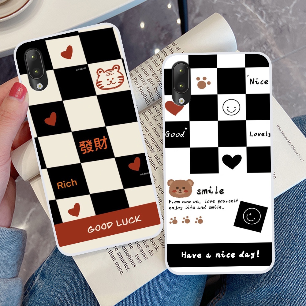 Ốp Vsmart Star in hình sọc caro, họa tiết đen trắng dễ thương