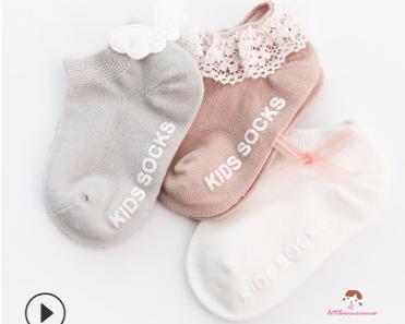 Bộ 3 cặp vớ mềm bằng vải cotton họa tiết dễ thương cho bé