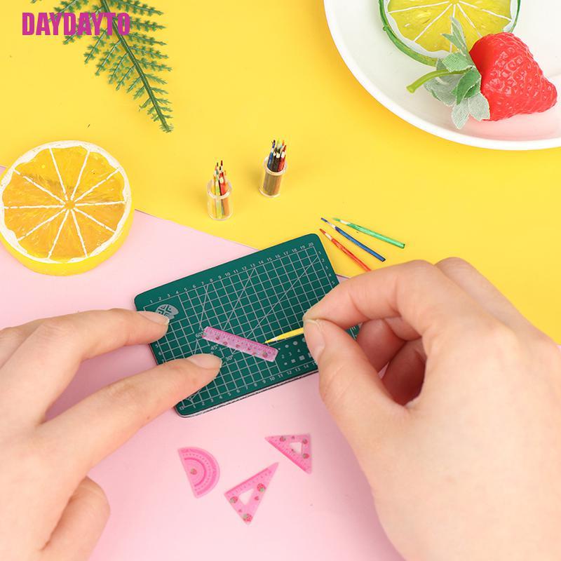 [DAYDAYTO] 1Set 1:12 Scale Dollhouse Miniature Cutting Mat Ruler Pencil Pen Holder Model