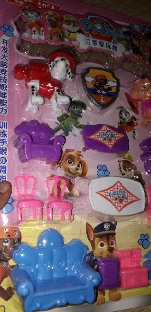 Combo bộ đồ chơi bàn ghế và 2 chú chó Paw bằng nhựa