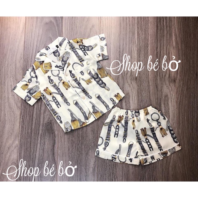 Set quý tộc