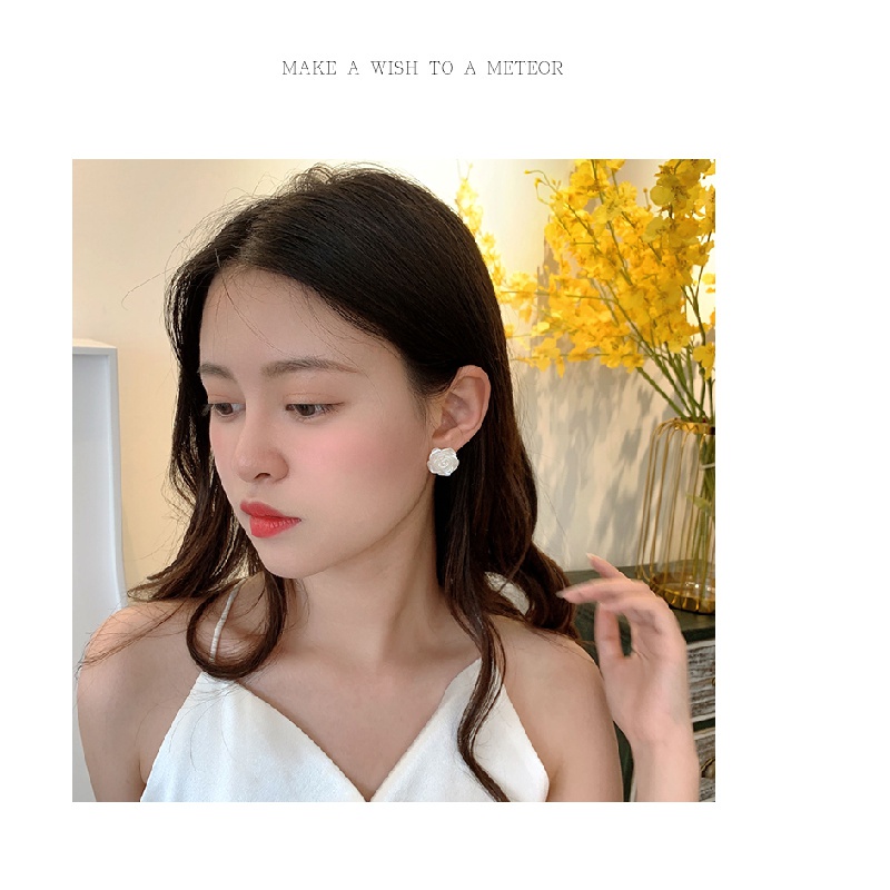 Khuyên tai hình bông hoa phong cách thời trang vintage