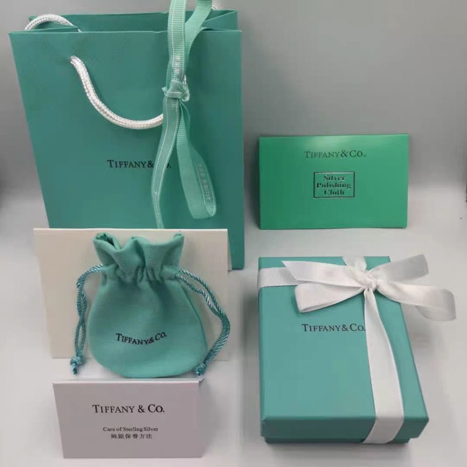 Tiffany & Co. Vòng Tay Thép Không Gỉ Phối Chữ Cái Màu Vàng Mới 2022