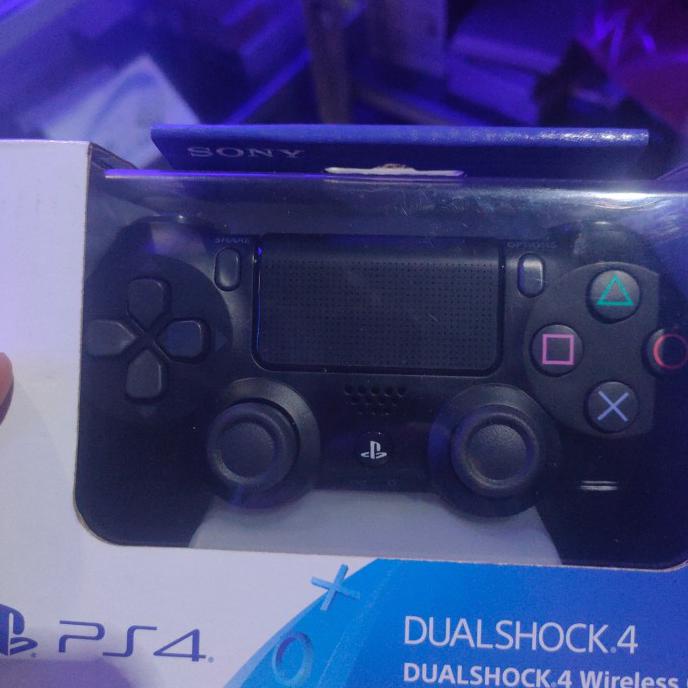 Máy chơi game cầm tay PS4 chính hãng màu đen