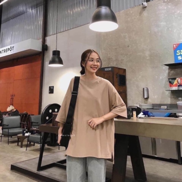 [Mã FAMARAL1 giảm 10K đơn 50K] Áo thun tay lỡ trơn xẻ tà lệch