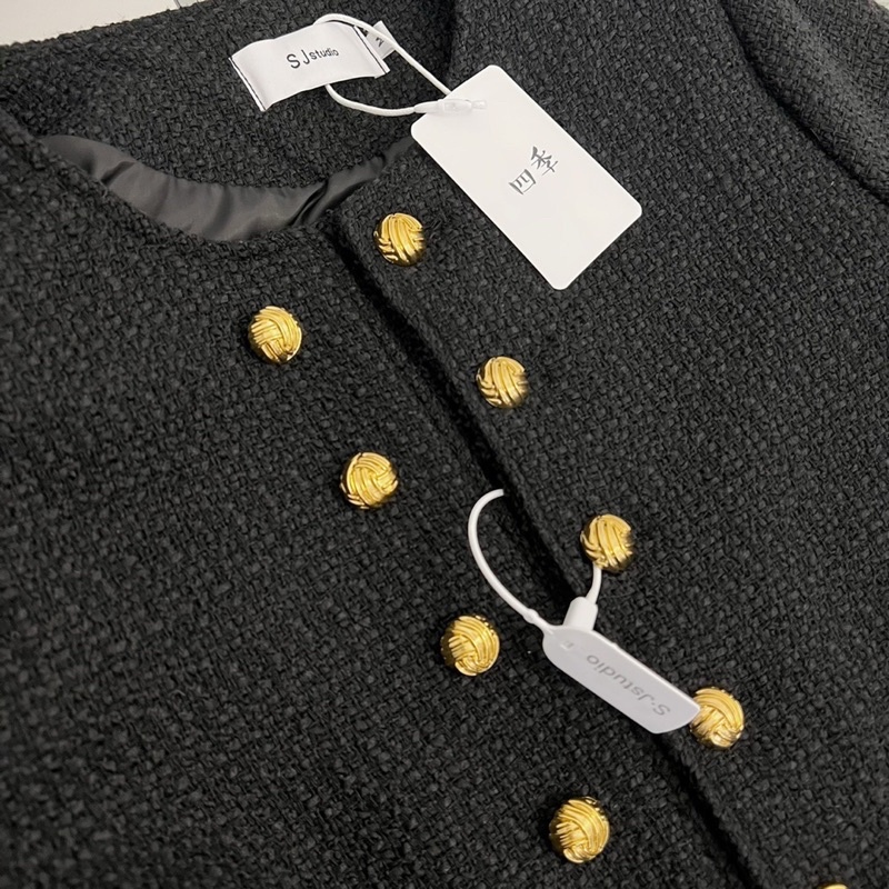 Áo dạ tweed khuy vàng dáng ngắn