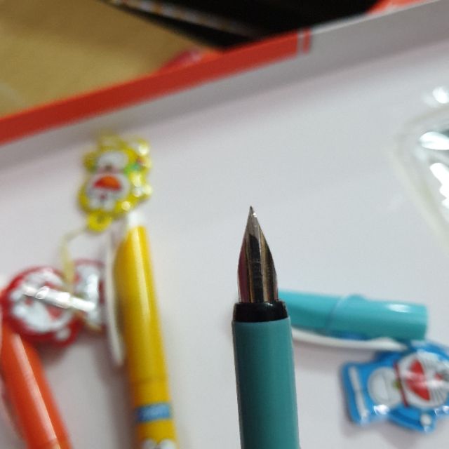 01 Cái bút máy luyện chữ đẹp mã 1701