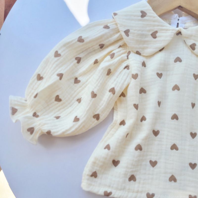 Áo dài tay Xô muslin thiết kế  cổ sen  tay bồng  điệu đà cho bé gái 5-15kg. Chíp Chíp Shop