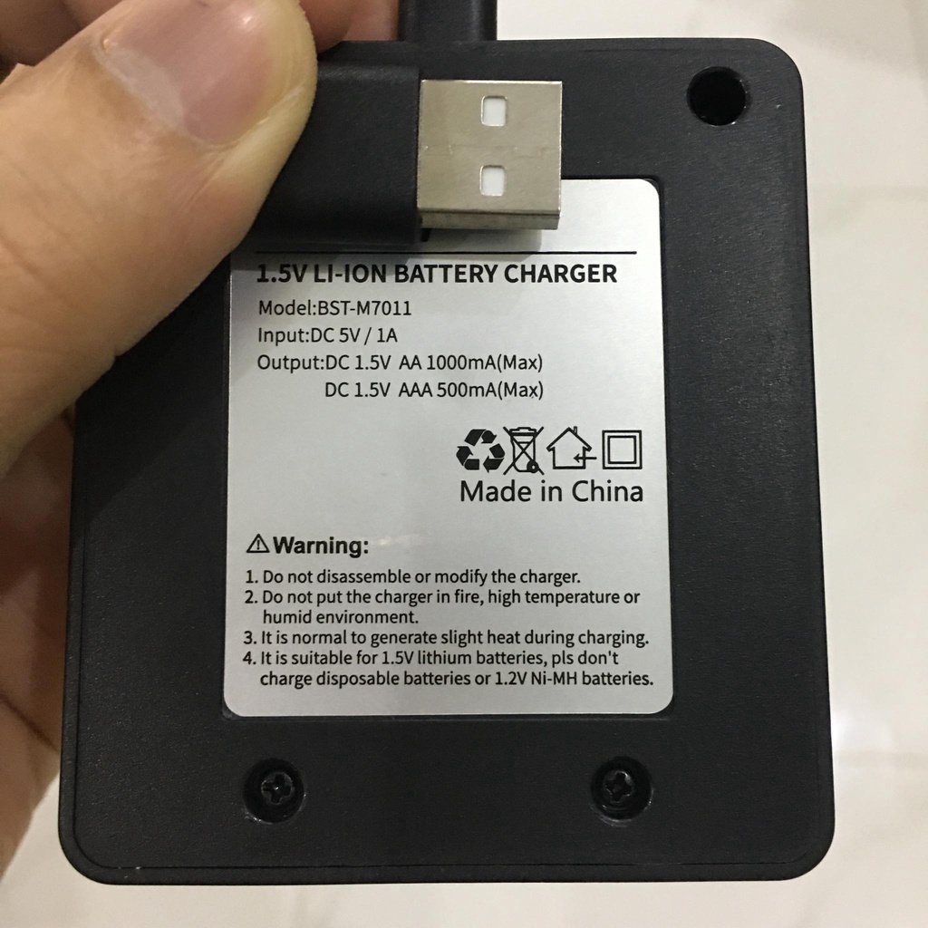 Bộ sạc pin AA/AAA Beston 1.5V (không kèm pin)