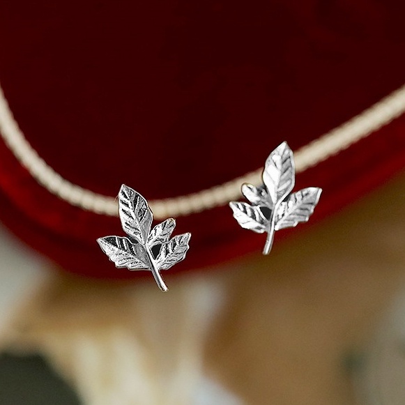 Hoa Tai Nữ Xinh Hình Lá Phong Nhỏ Nhẹ Nhàng Thanh Lịch B2668 Bảo Ngọc Jewelry