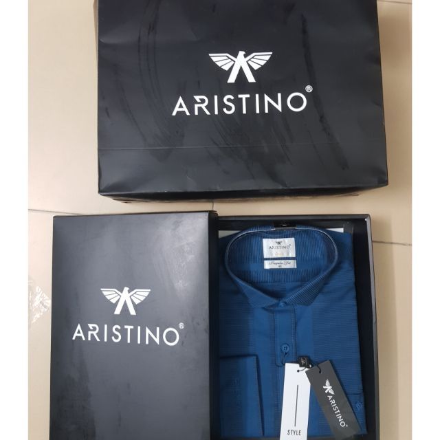 Một sét Hộp quà aristino gồm hộp và túi giấy hoặc túi vải