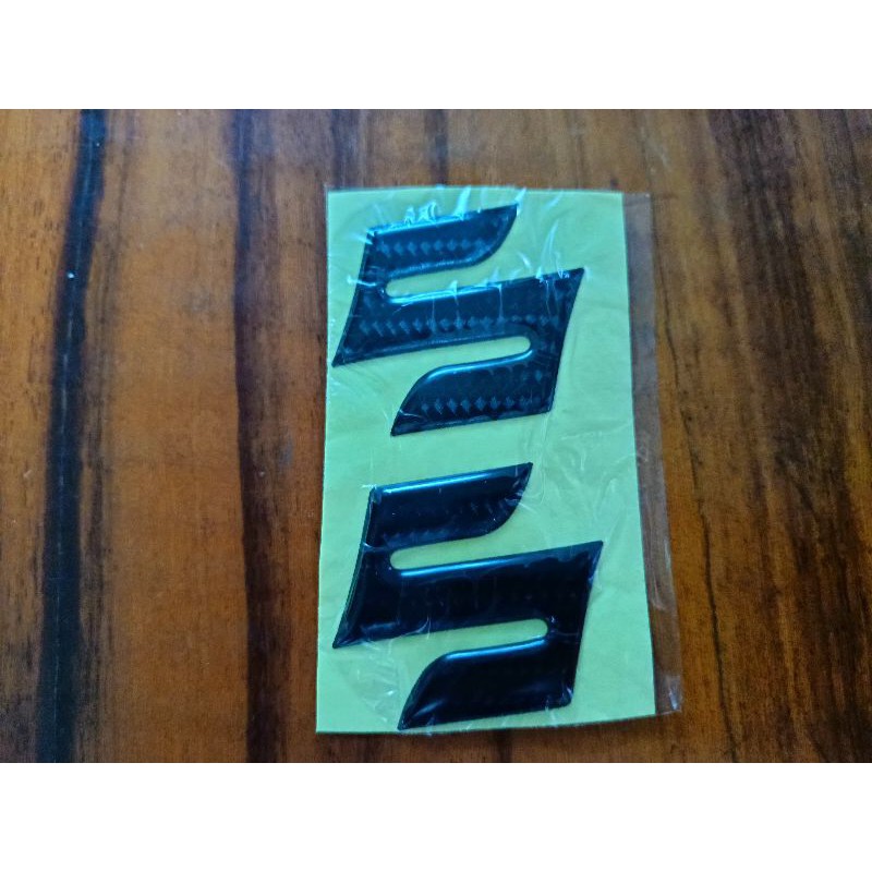 Bộ 2 chữ nổi S màu đen carbon 3cm nhập Thái