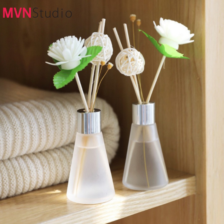 Bộ tinh dầu thơm để phòng ngủ hoặc phòng tắm bao gồm lọ tinh dầu + hoa khô + que tỏa hương (hương hoa hồng) - MVN Studio