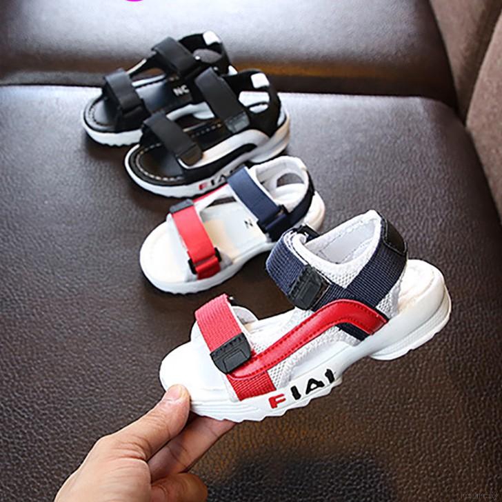 Đôi dép xăng đan chất liệu da PU chống trượt cho trẻ nhỏ