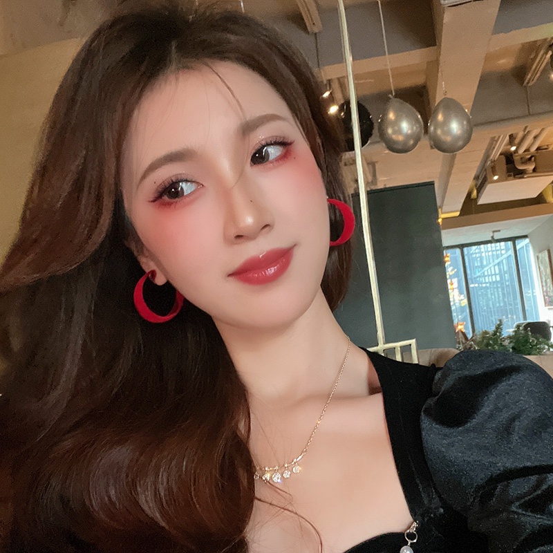 Bông tai khoen màu đỏ biểu tượng năm mới mai mắn BT252