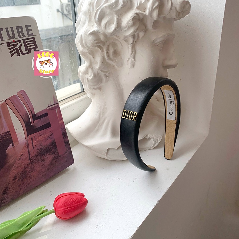 Bờm tóc Dior bản to logo nổi bật da PU mềm mại đơn giản sang trọng